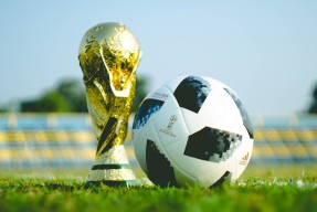 乐动·LDSports(中国)体育官网-70分钟激战巴黎圣日耳曼！蒂姆与Faker巅峰对决，连败悬念丛生