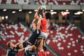 乐动·LDSports(中国)体育官网-阿扎伦卡爆冷掀翻德国战车，破纪录之夜点燃全场！
